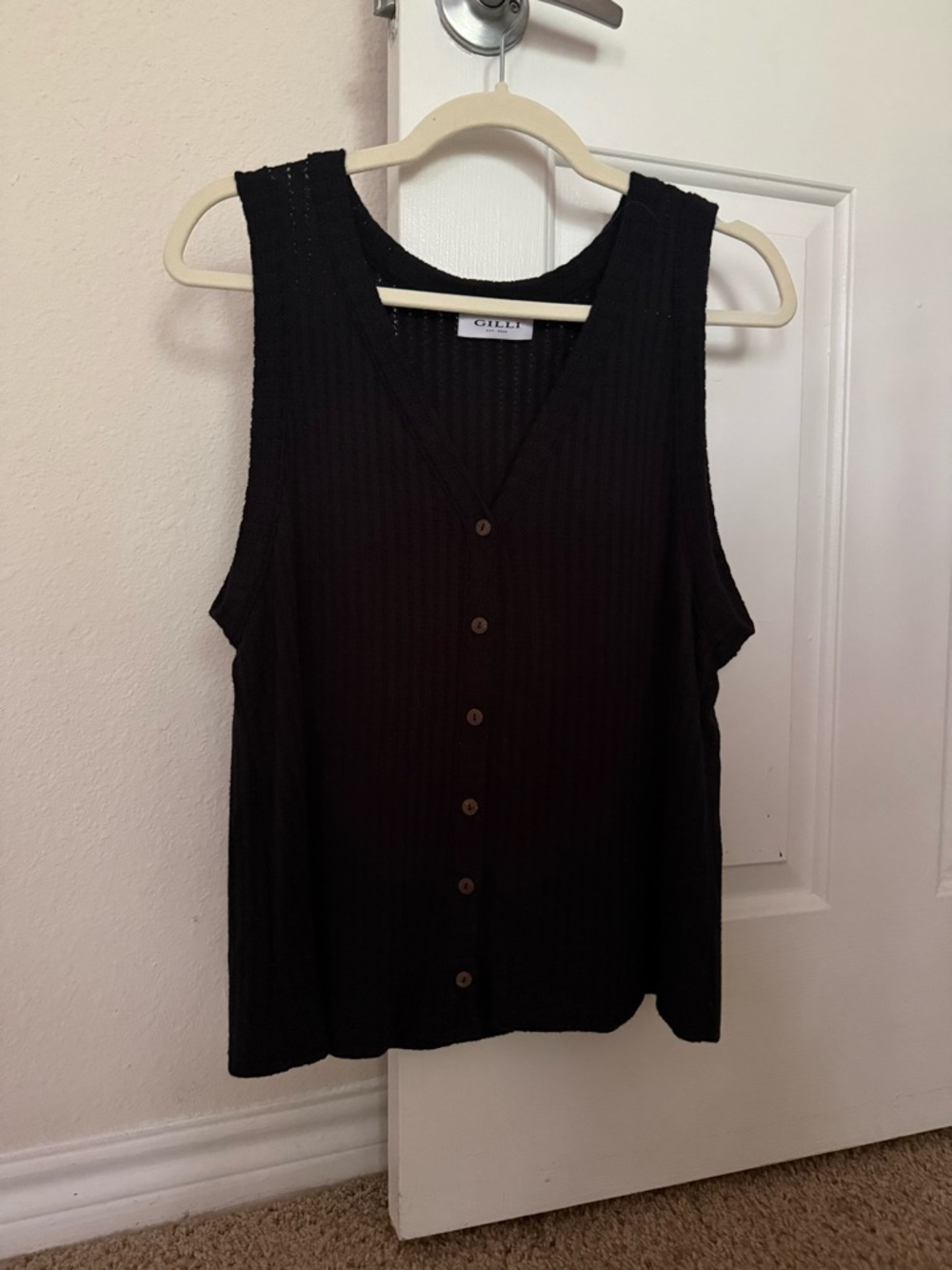 Gilli Black Ribbed Button-Front V-Neck Tank